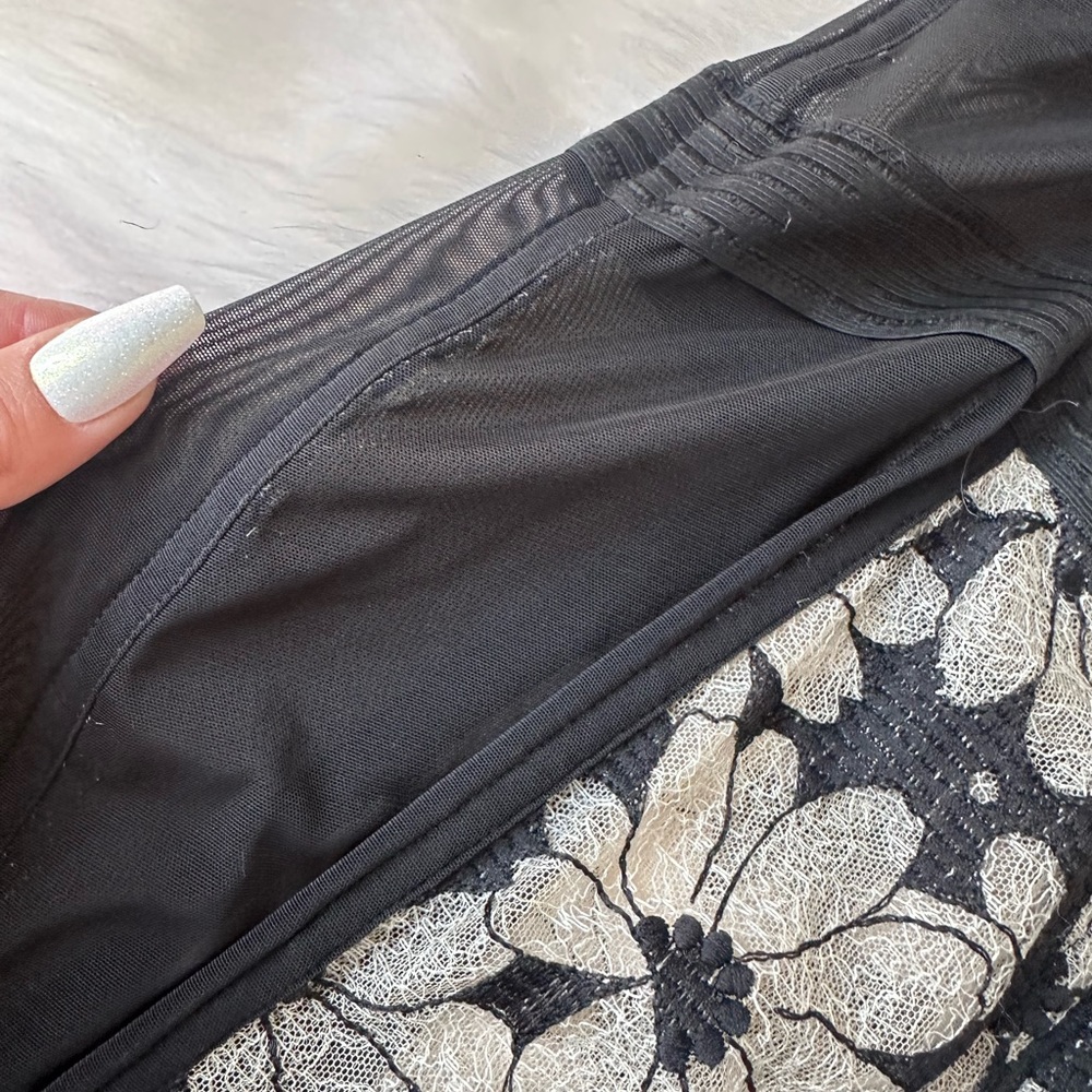 Victoria's Secret Black and Cream Floral Lingerie 36D - Picture 7 of 8